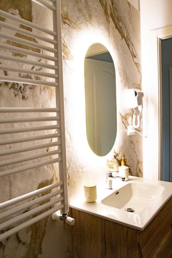 Palazzo Donnamaria Apartment มันเฟรโดเนีย ภายนอก รูปภาพ