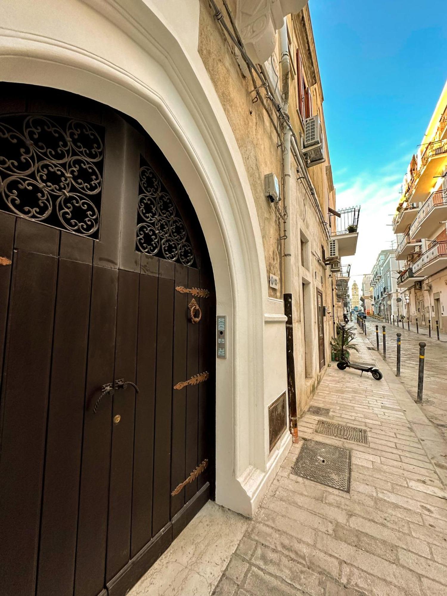 Palazzo Donnamaria Apartment มันเฟรโดเนีย ภายนอก รูปภาพ