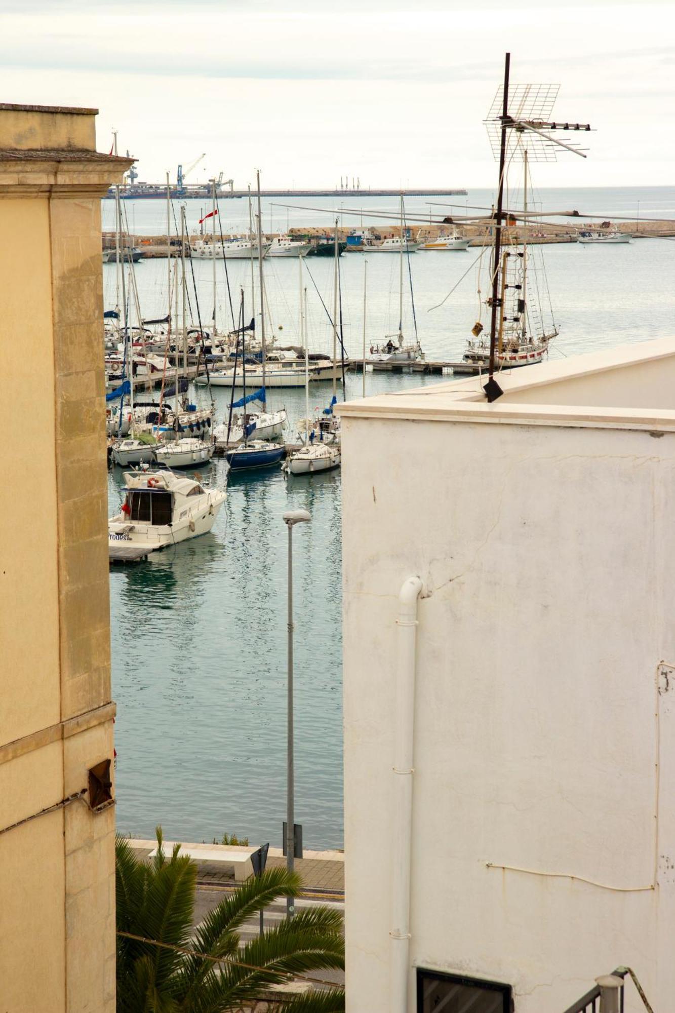 Palazzo Donnamaria Apartment มันเฟรโดเนีย ภายนอก รูปภาพ